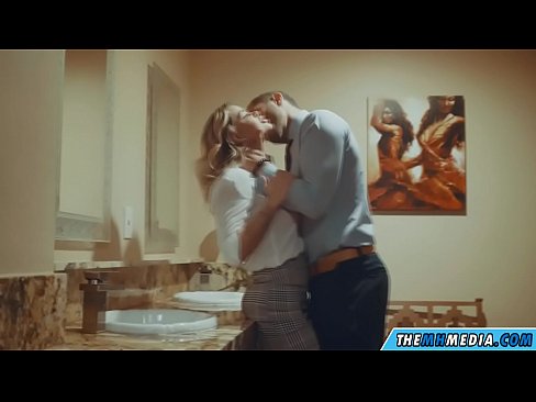 ❤️ Quandu una bionda tettona ti seduce in un bagnu publicu ️❌ Video cazzo  à co.analytik24.ru ️❤